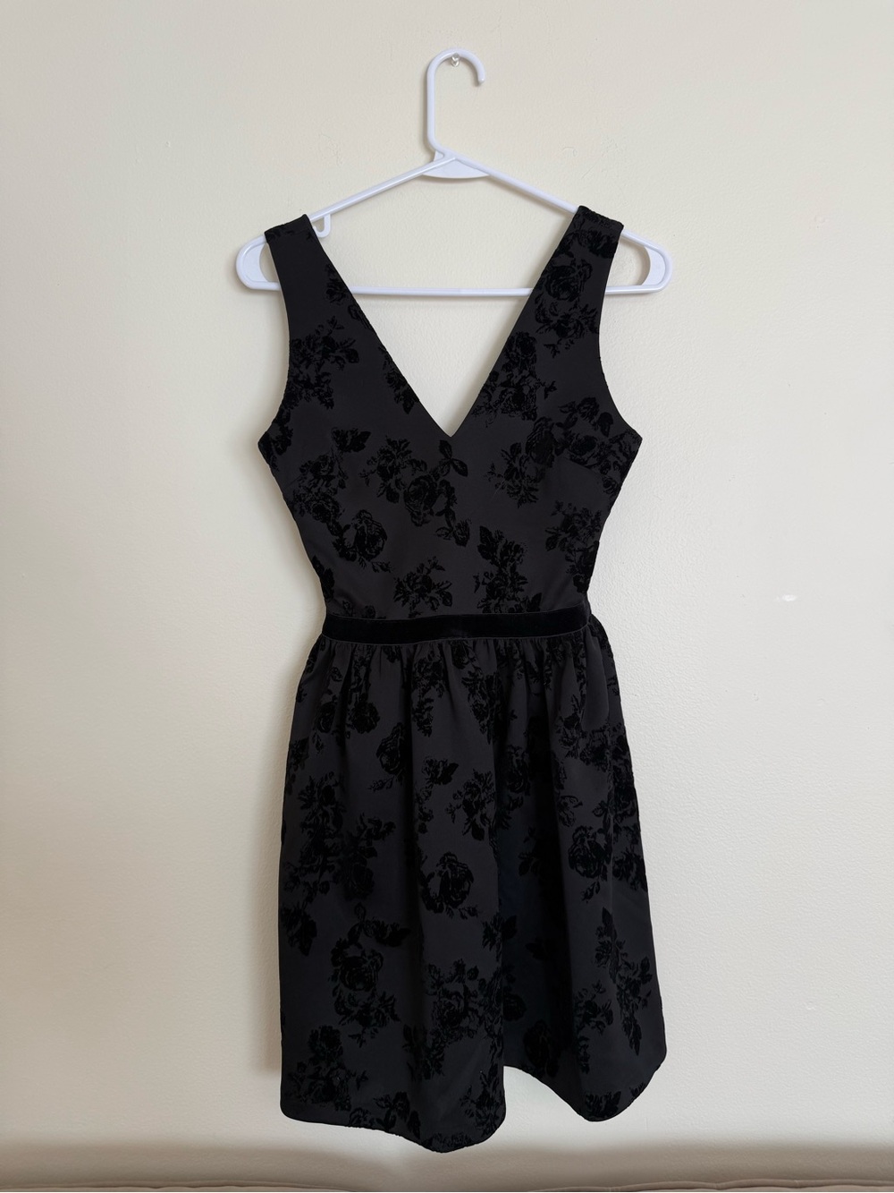 Aqua Small Black Floral V-Neck Women's Dress NWT